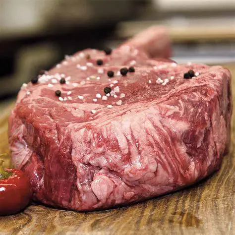 Die Schweizer Perspektive auf das Tomahawk-Steak: Ursprung, Zubereitung und Genuss
