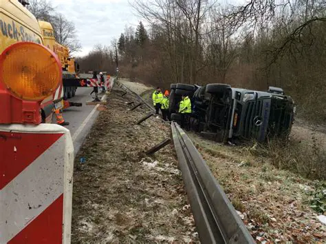 Schwerer Unfall auf der Umfahrung Bazenheid: Verkehrschaos und Rettungseinsatz
